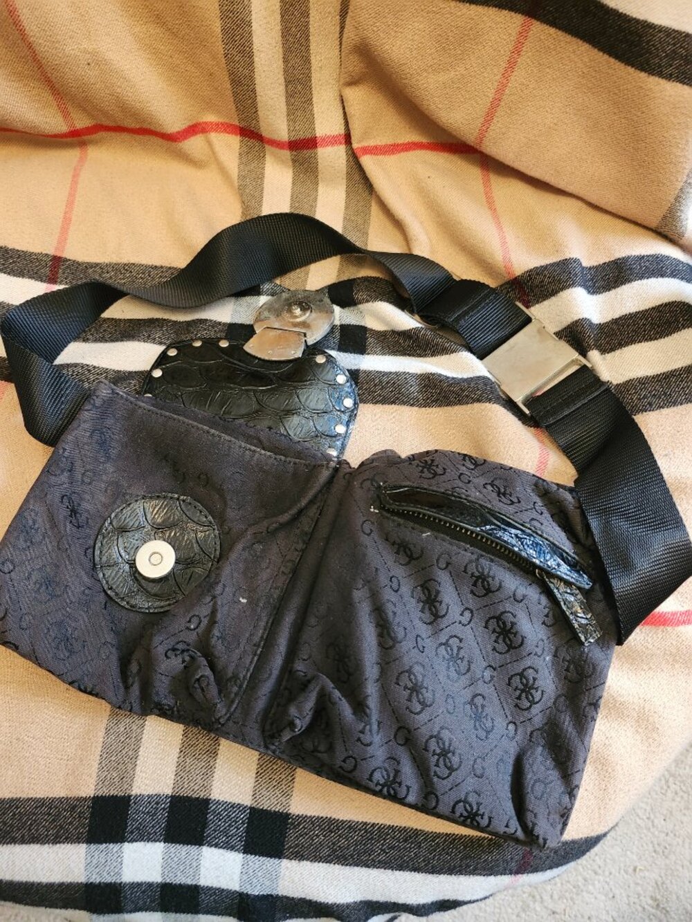 VINTAGE GUESS POUCH - Picture 8 of 9